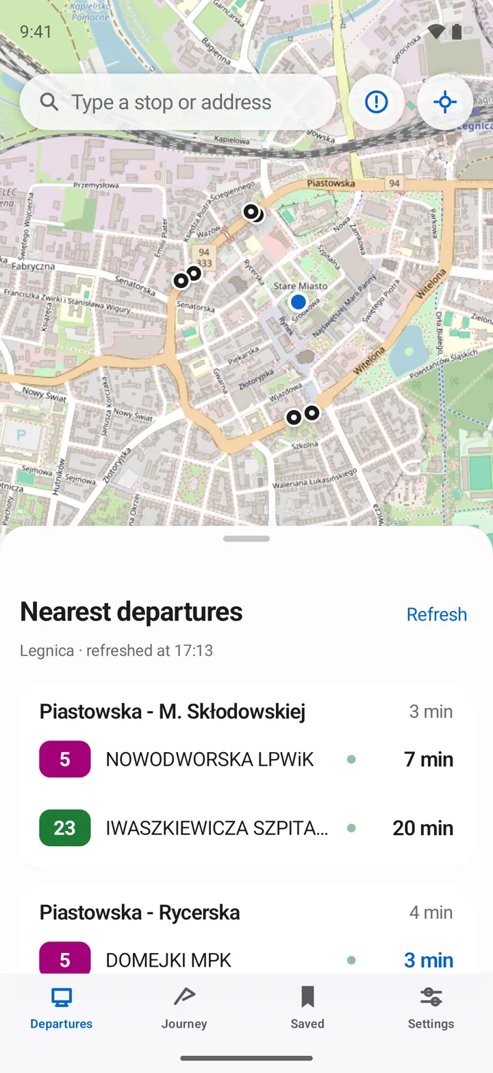 Departures screen in the Zdążę app: a map of Legnica with stops and a list of the nearest departures